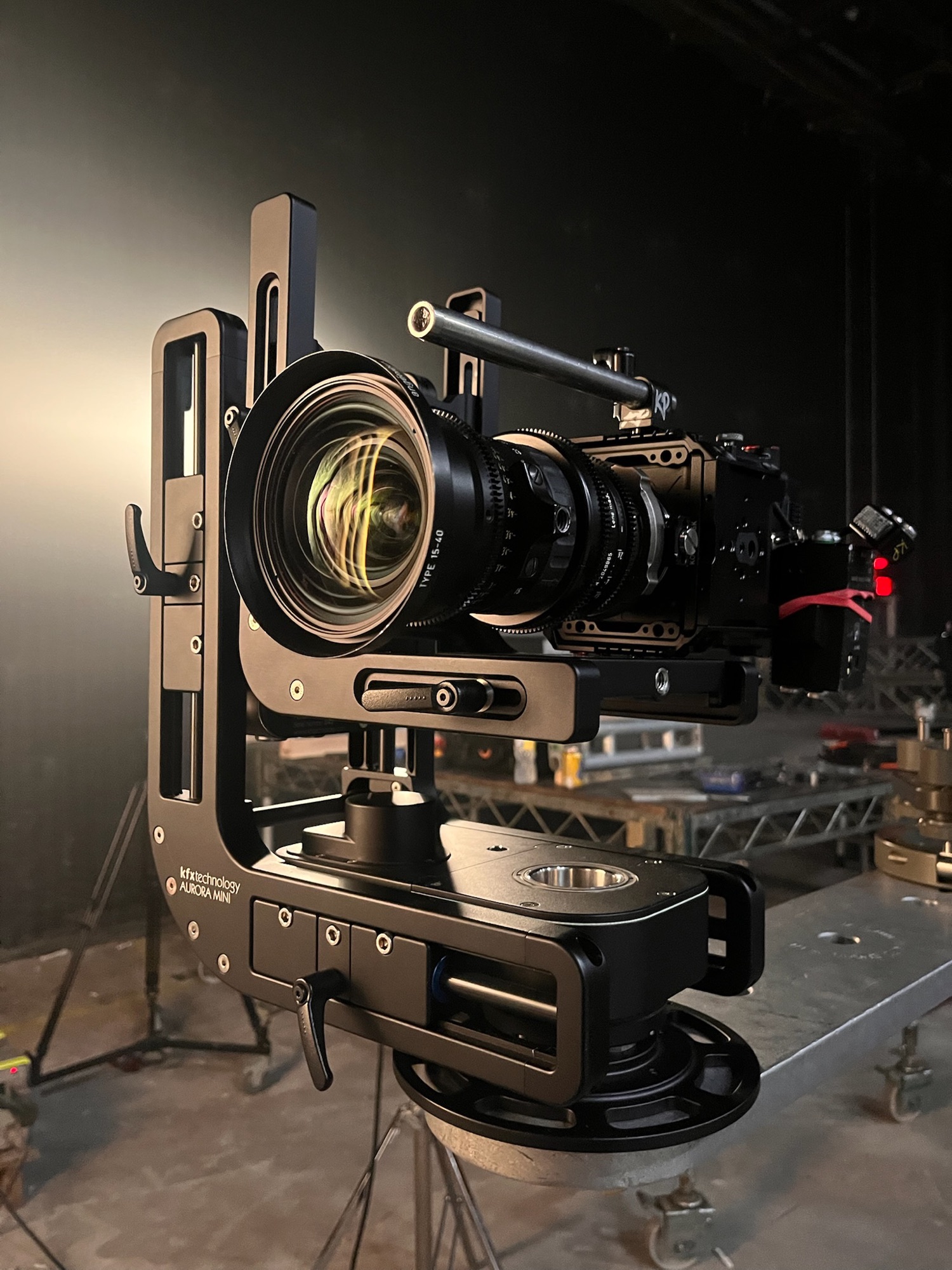 kfx Aurora Mini remote head with cinema zoom in warm stage light