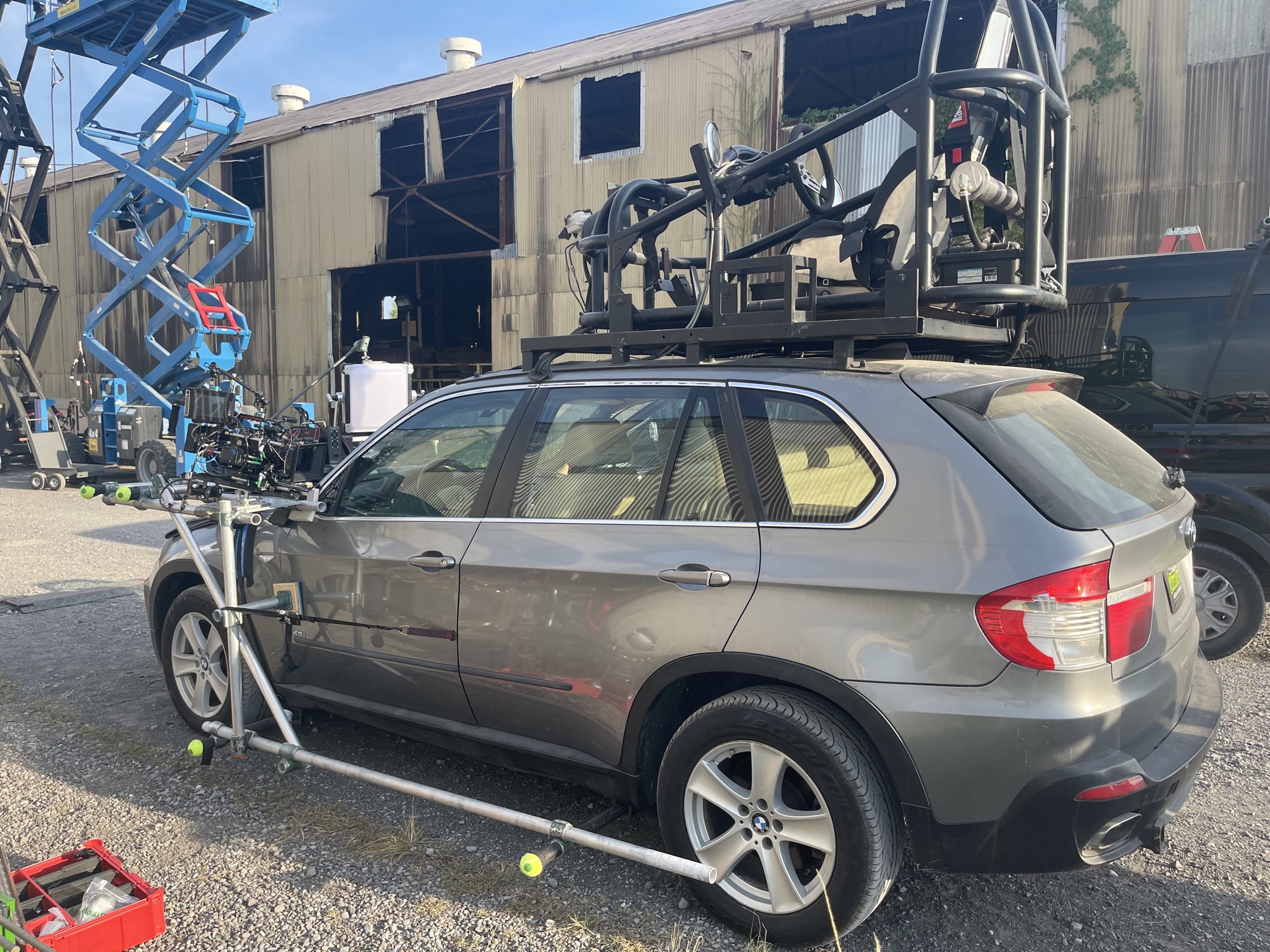 Camera rigged off the fender of an SUV on a custom speed rail build with rooftop process seat